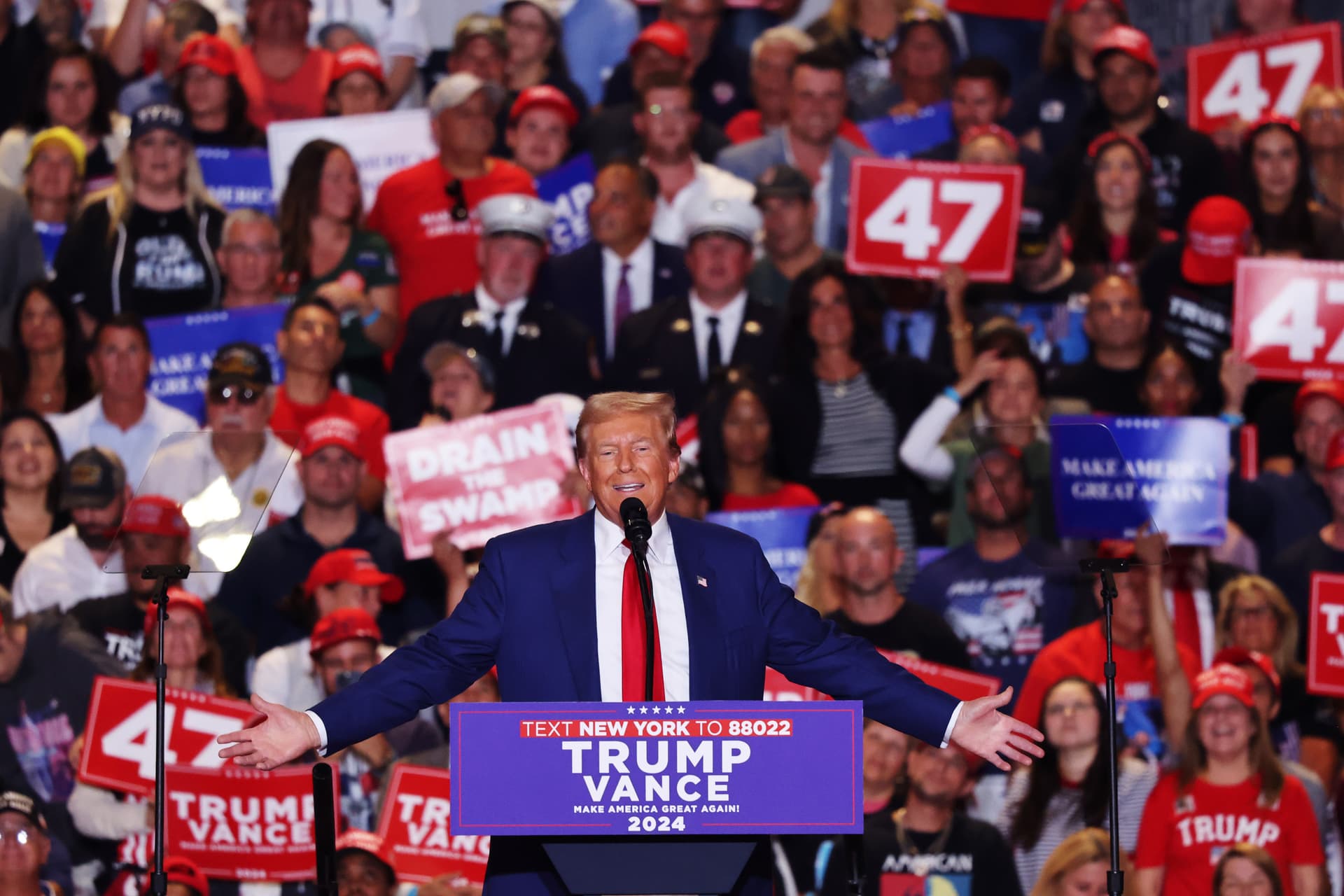 Trump Holds Massive Rally in Long Island: Can He Win New York in 2024?