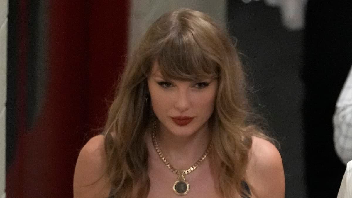 Taylor Swift and Travis Kelce Spotted Together in NYC After Chiefs Win! Are They Dating?