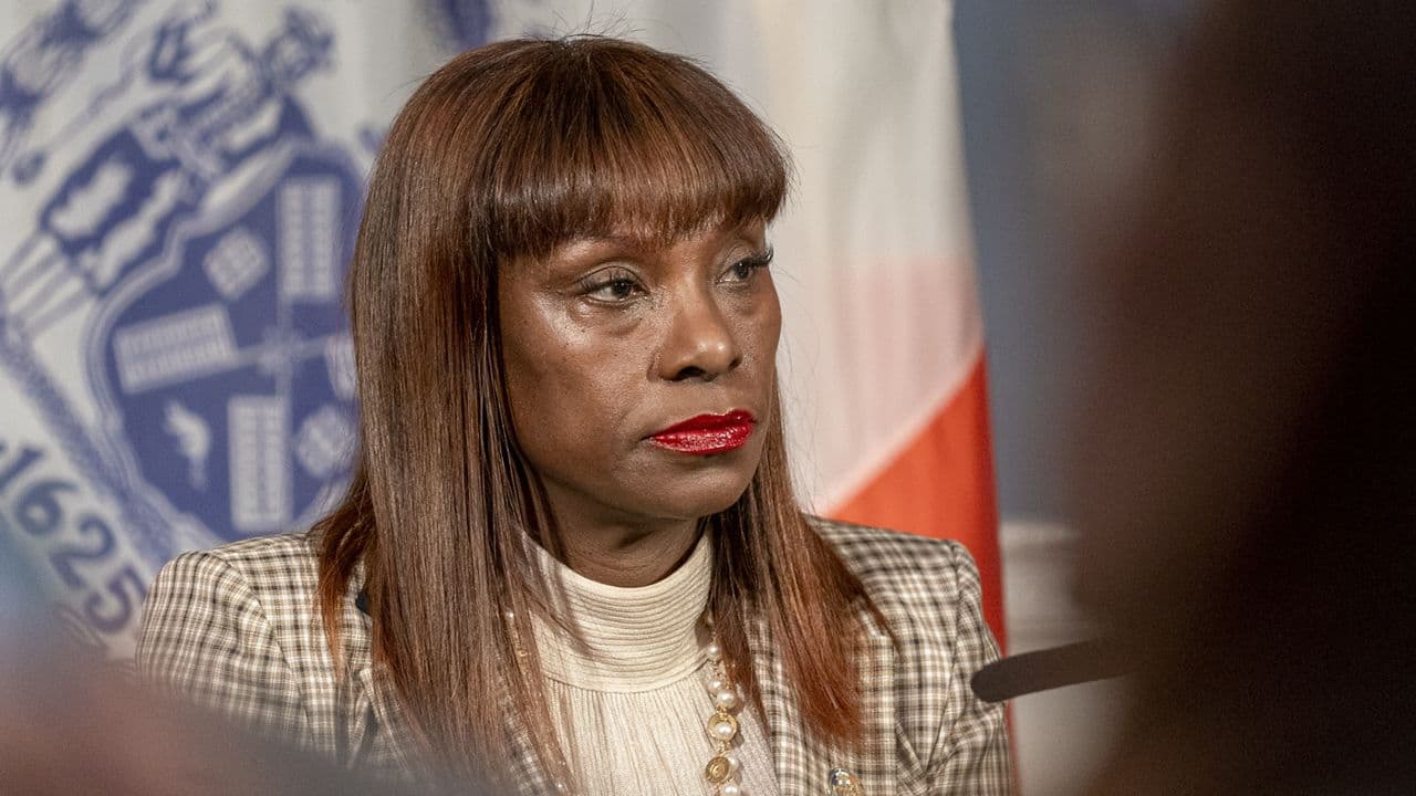 Manhattan DA Investigating Possible Bribery Within Adams Administration - Chief Advisor's Phone Seized