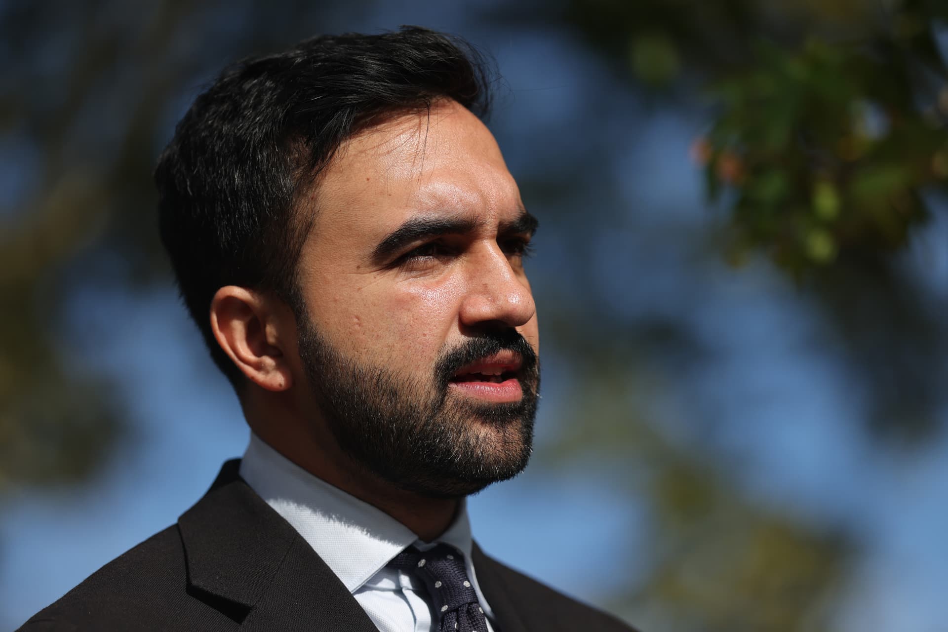 NY Democratic Chair Rejects Hochul's Endorsement of Mayoral Candidate Mamdani: A Political Earthquake?