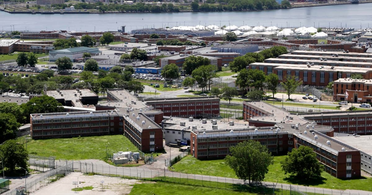 NYC Judge Halts Adams' Plan to Allow ICE Agents Back on Rikers Island